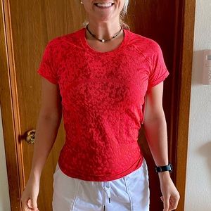 Lululemon tshirt